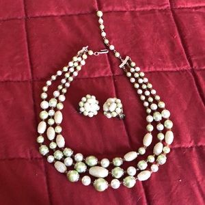 🌈😍Truly Vintage necklace and earring set💋🥰